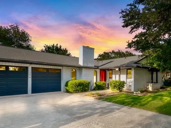 120 Dawn Dr, Boerne, TX 78006