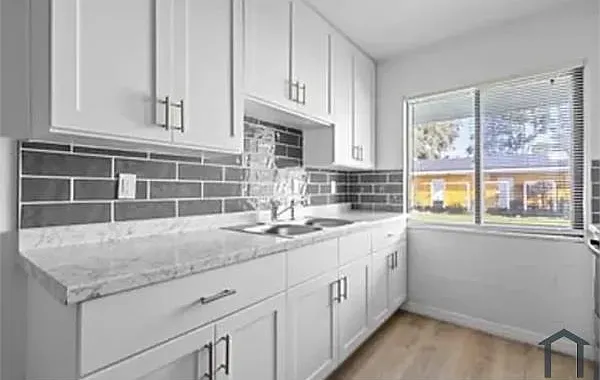 2 bed, 900 sqft, $1,650 — Photo 2