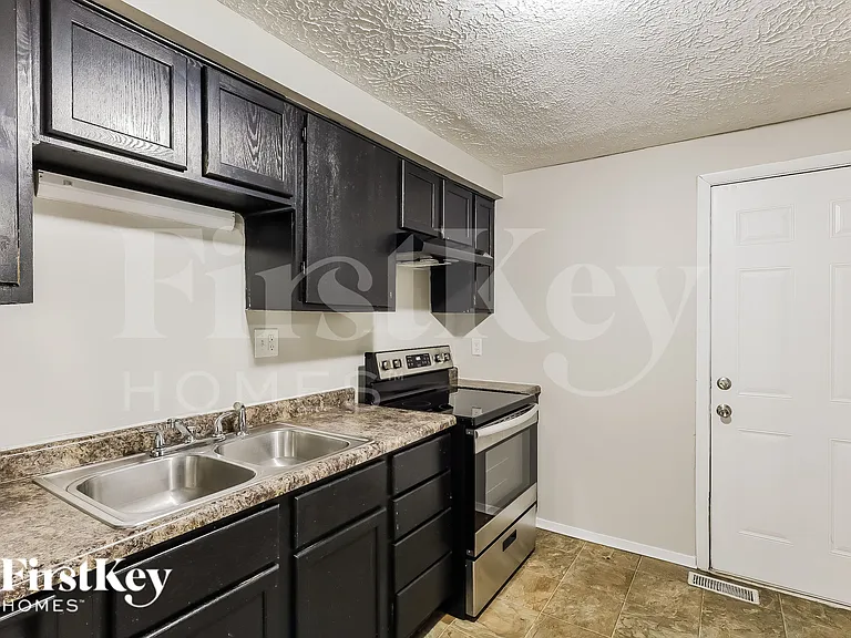 8041 E 34th St — Photo 5