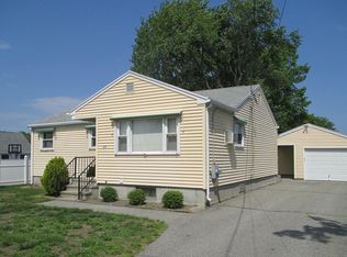 93 Paradise St, Chicopee, MA 01020