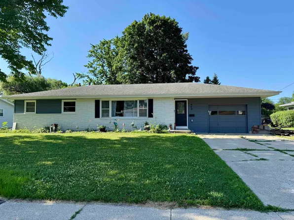 448 E Lincoln St, Oregon, WI 53575