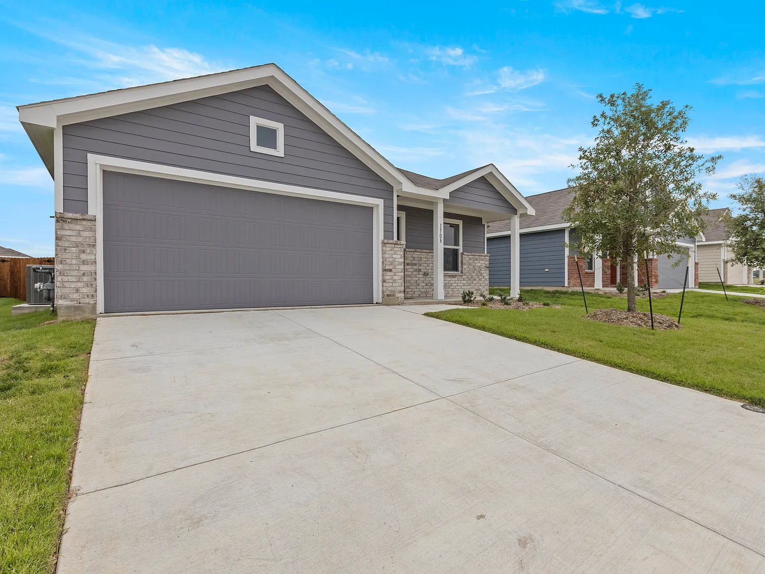 4 bed, 1674 sqft, $2,200 — Photo 2