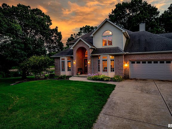 2nd image of 455 Deer Lakes Dr