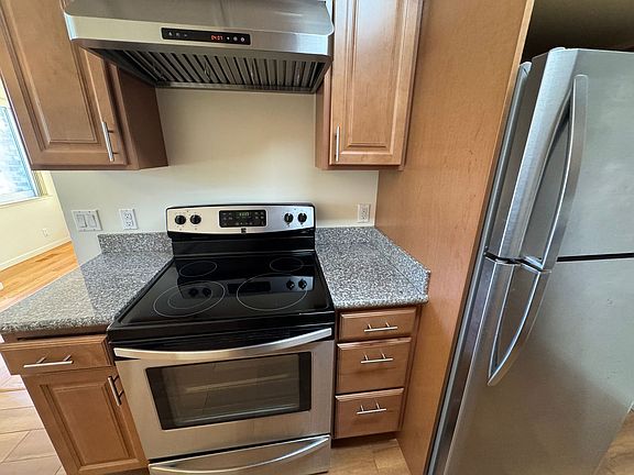 5th image of 939 Capuchino Ave #939