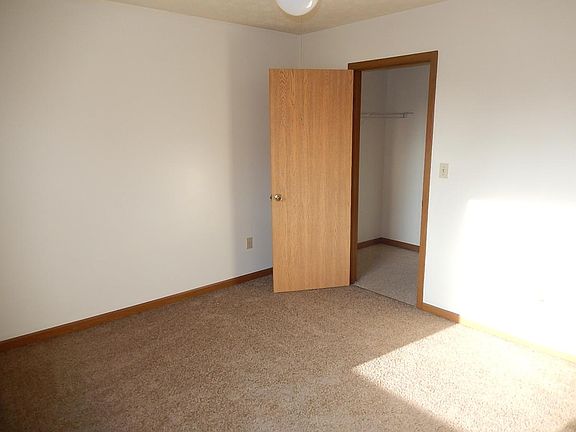 3rd image of 95 Imperial Ct