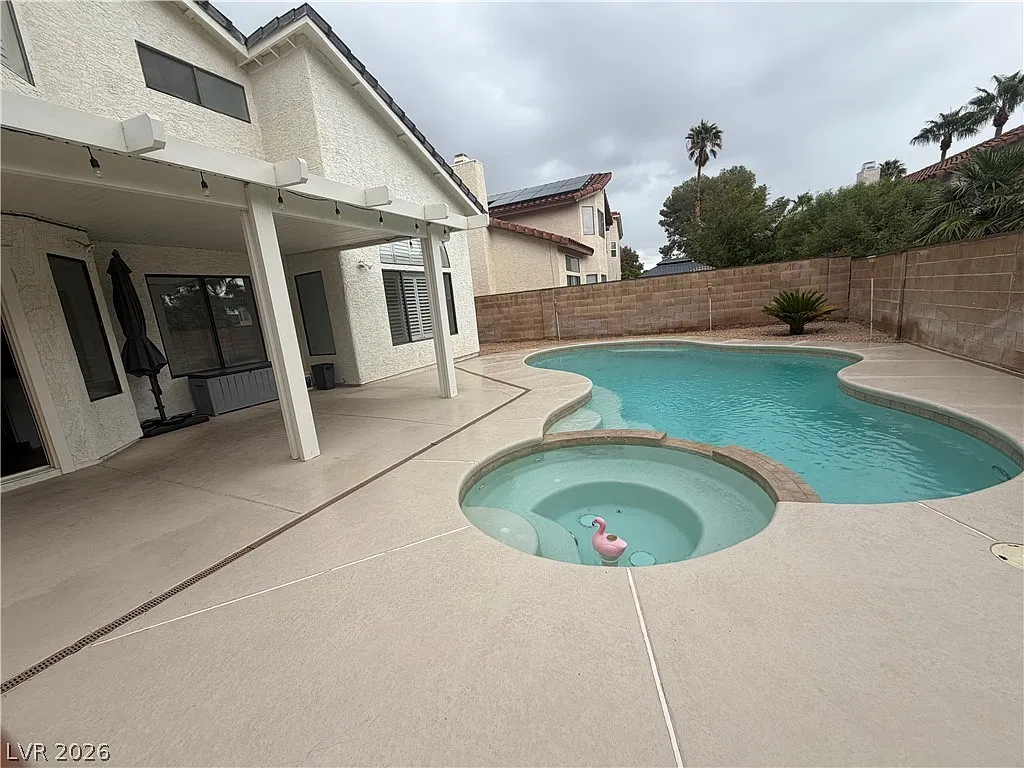 3 bed, 2.5 bath, 1732 sqft, $2,500 — Photo 2