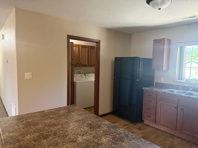 219 W Hahn Ave — Photo 8