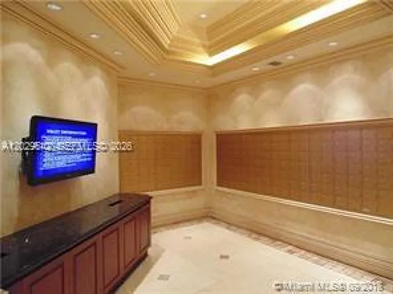 19707 Turnberry Way #4L — Photo 25
