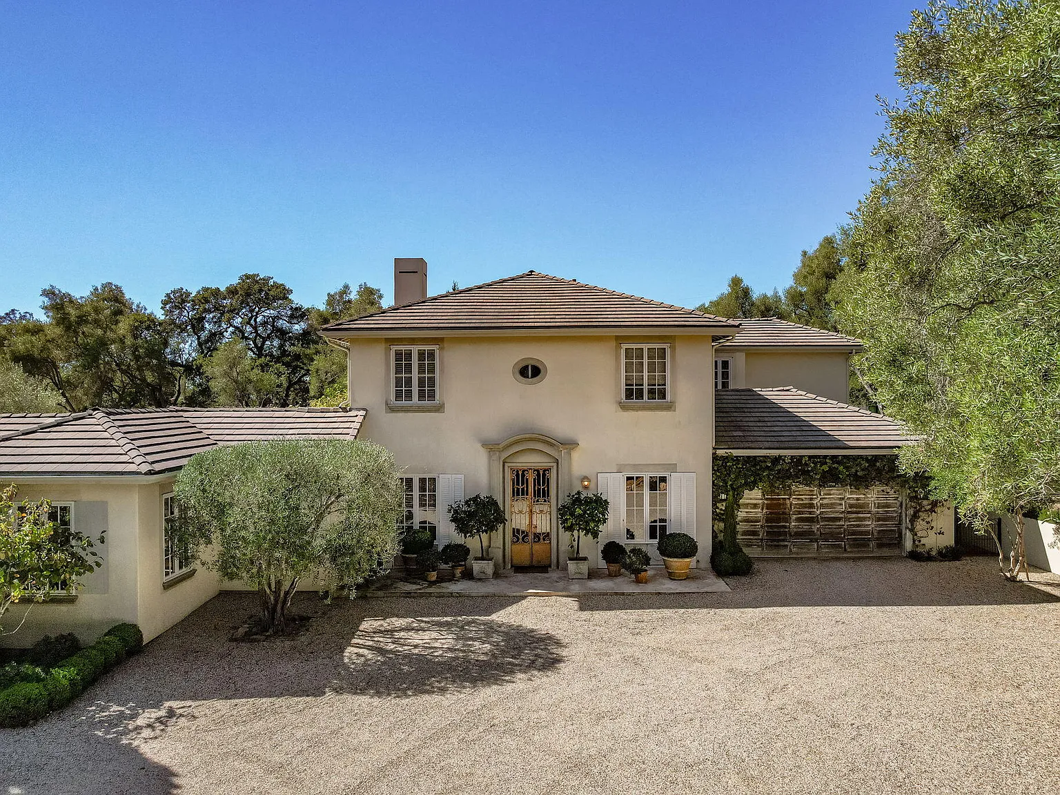 4 bed, 5.5 bath, 5461 sqft, $35,000 — Photo 3