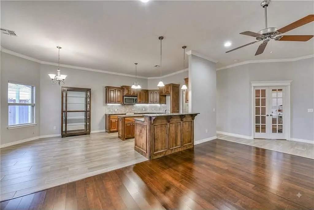 3 bed, 1932 sqft, $1,700 — Photo 2