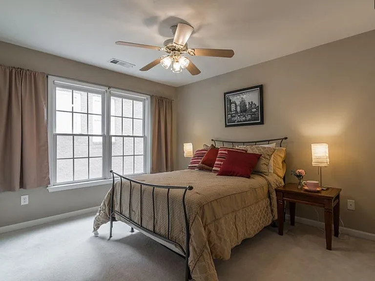 215 Smithdun Ln — Photo 16