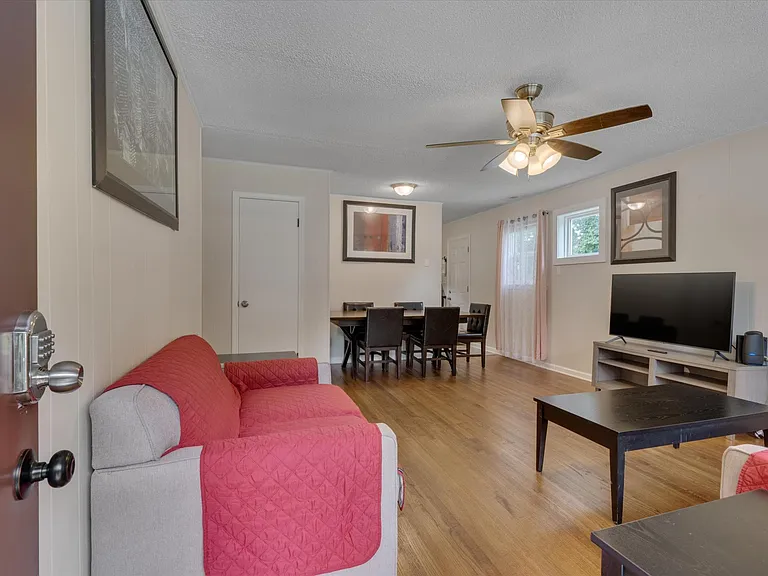 201 Parthenia Dr — Photo 31