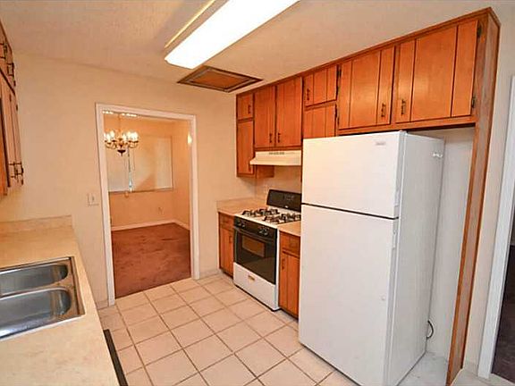 2nd image of 200 Canterbury Ln