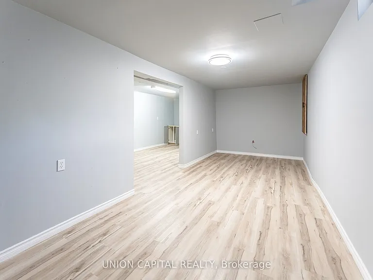 443 Brest Ct — Photo 37