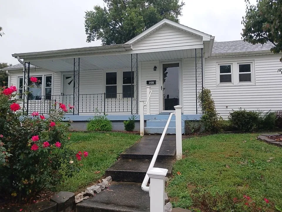 1217 Rubens St photo 1