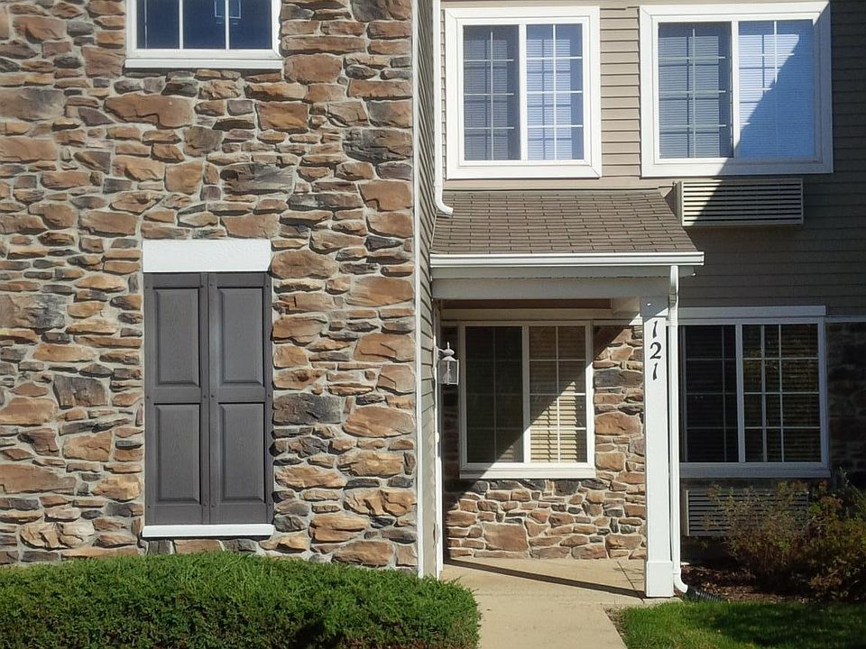 1st image of 121 Silverstone Dr