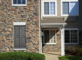 121 Silverstone Dr, Carpentersville, IL 60110