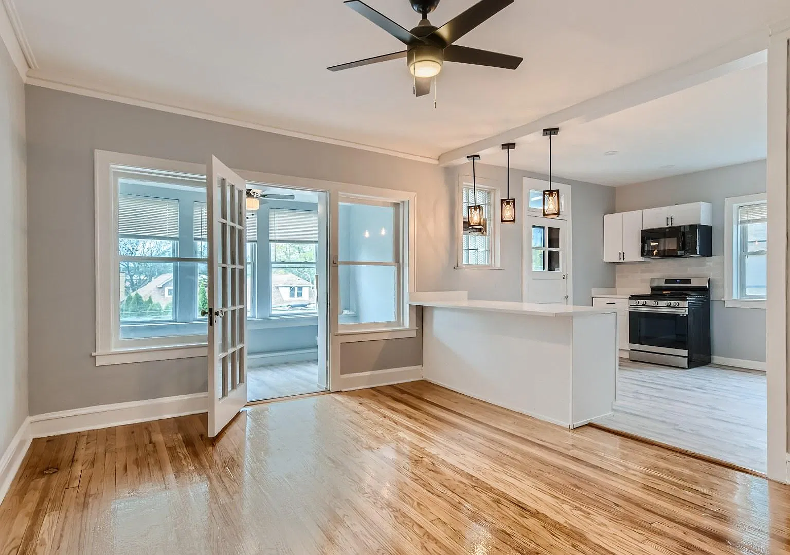 2 bed, 1300 sqft, $2,300 — Photo 4