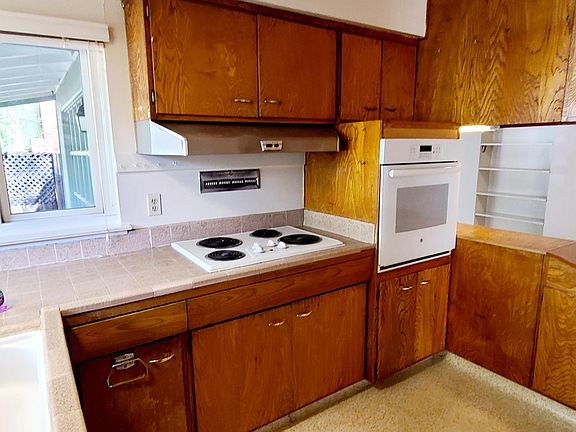 5th image of 784 Elmwood Dr