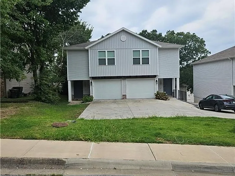 2489 N Brophy Ave — Photo 1