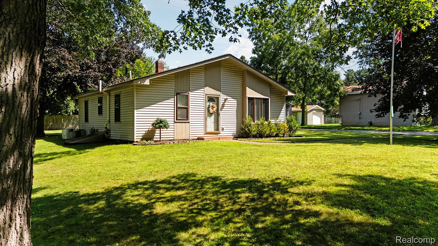 971 Tierney Ave photo 1