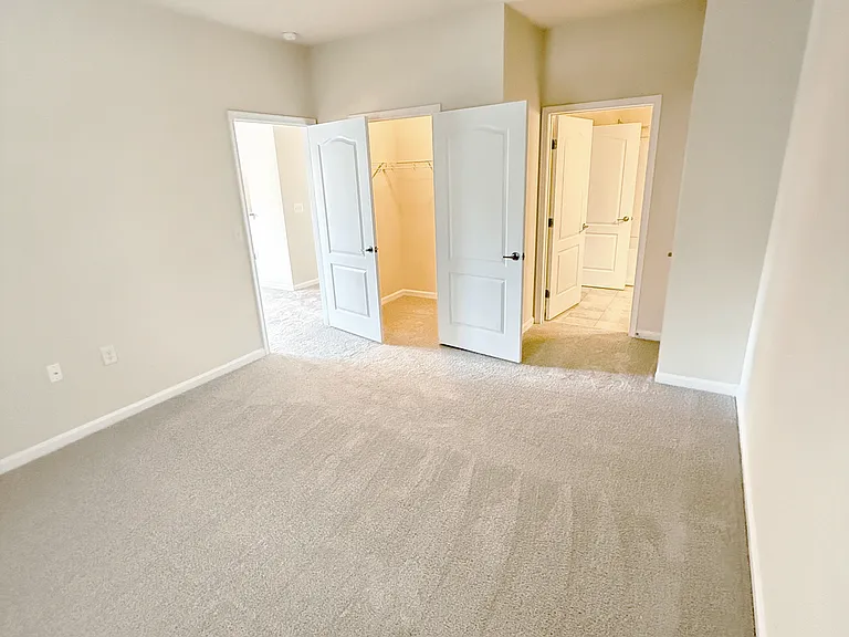 Clairmont at Farmgate — Photo 39