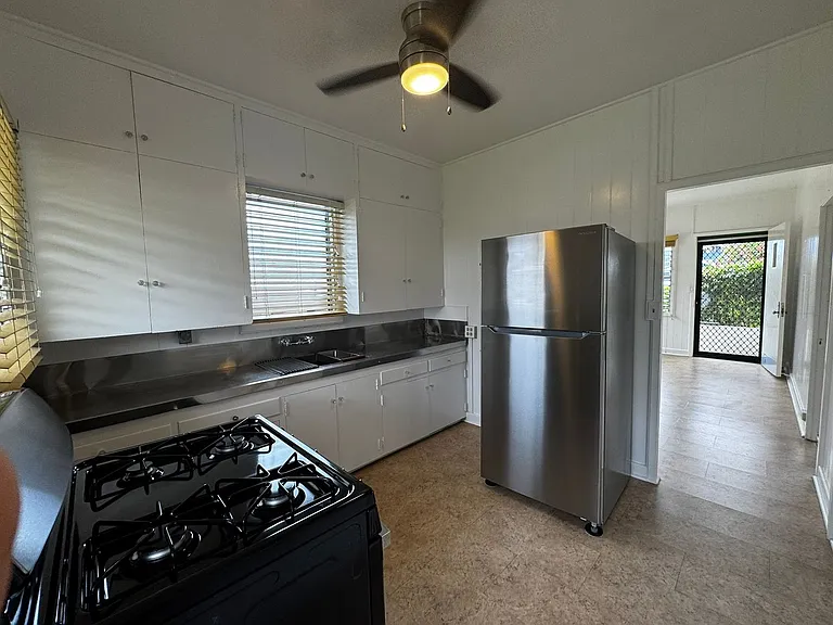 3317 Hinano St — Photo 7