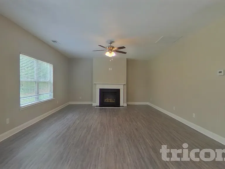 2102 Farmdale Ct — Photo 2