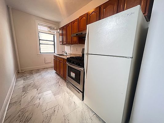 5th image of 61-41 Saunders St #215
