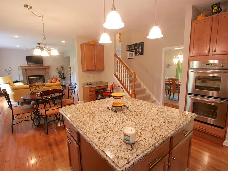 678 Union Dr — Photo 5
