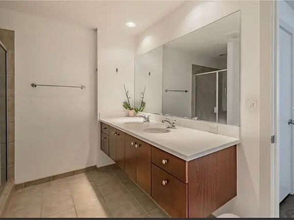 5th image of 1120 E Kennedy Blvd Unit 616