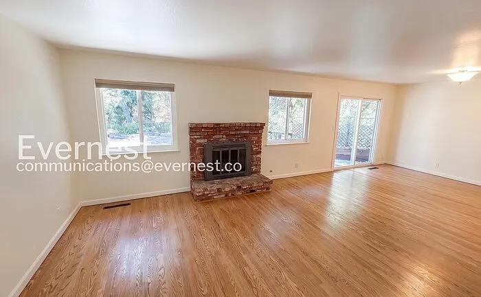 4335 Miranda Ave — Photo 6