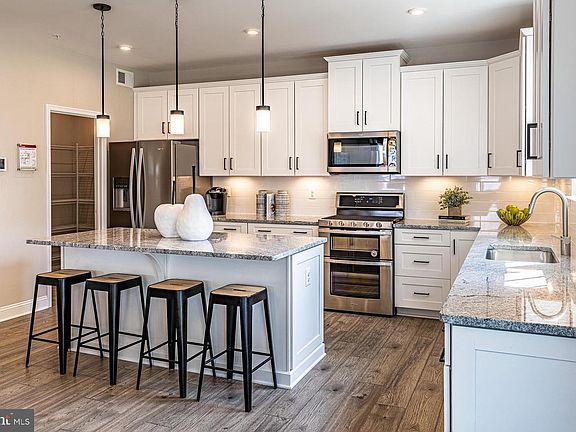 2nd image of 4004 Milner Rd