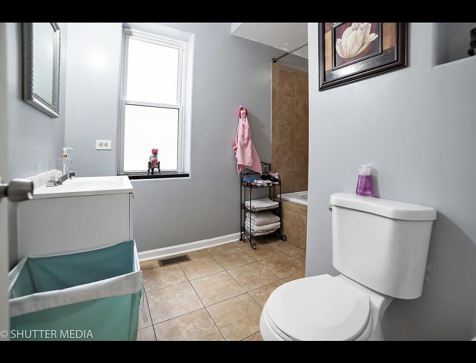 1st image of 6236 S Kolin Ave #1