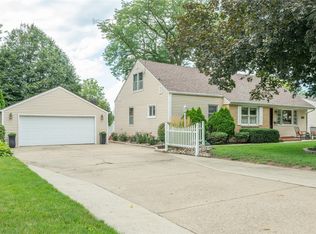 3920 72nd St, Urbandale, IA 50322