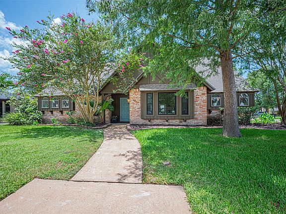 2nd image of 4114 Willow Hill Dr