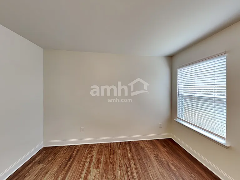 317 Bourne St — Photo 29