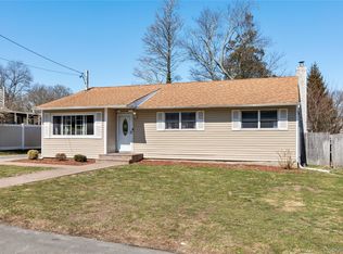 18 Wexford St, Huntington, NY 11743