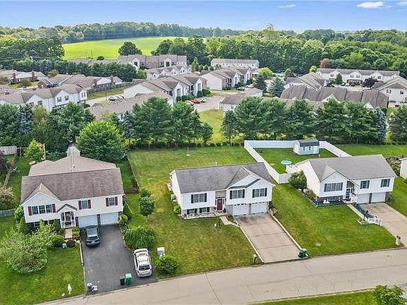2nd image of 115 Brooksedge Dr