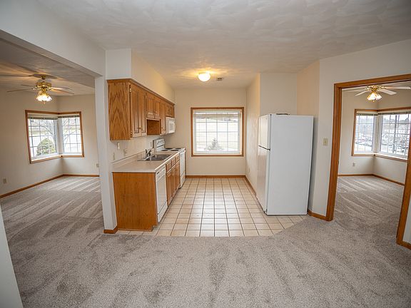 3rd image of 201 W McCarty St APT 4
