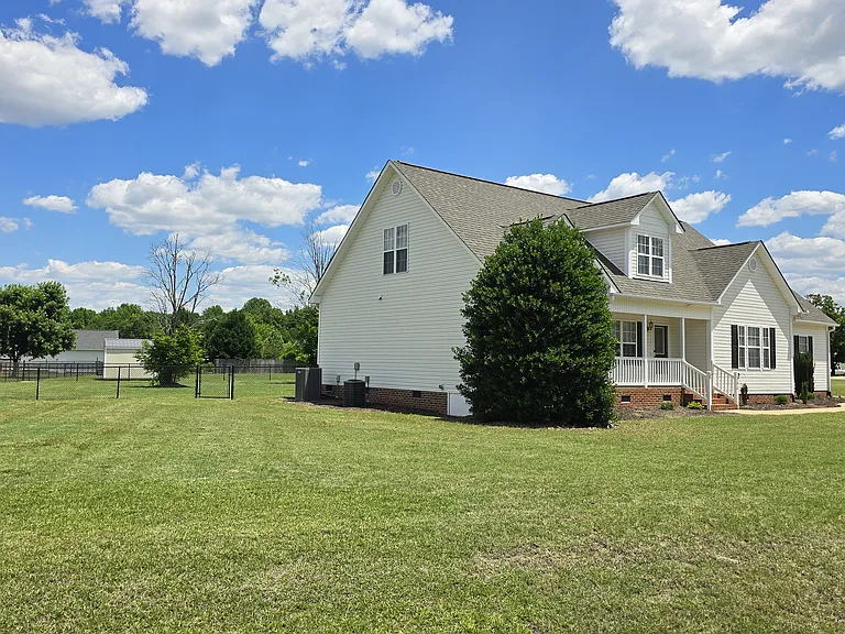 100 Jesse Dr — Photo 2