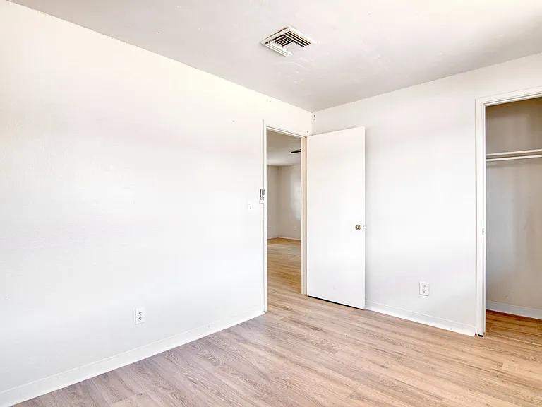 5657 E 28th St #5657 — Photo 9