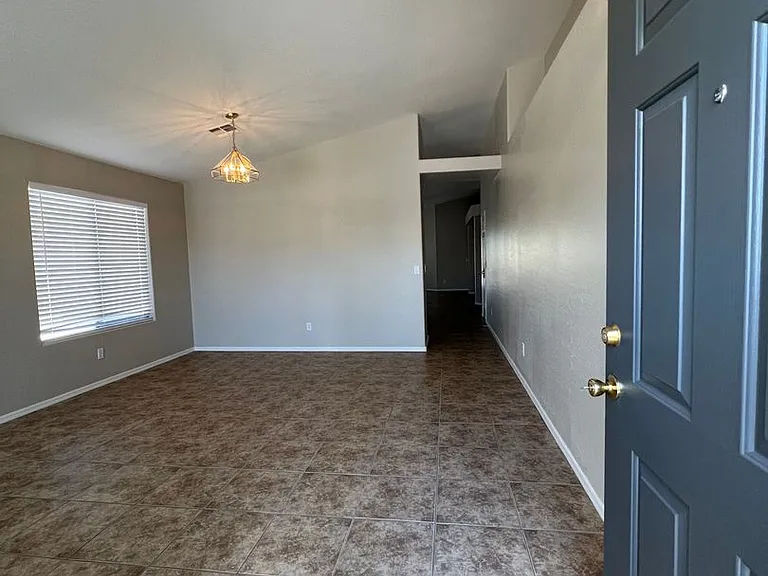33889 N Barbara Dr — Photo 3