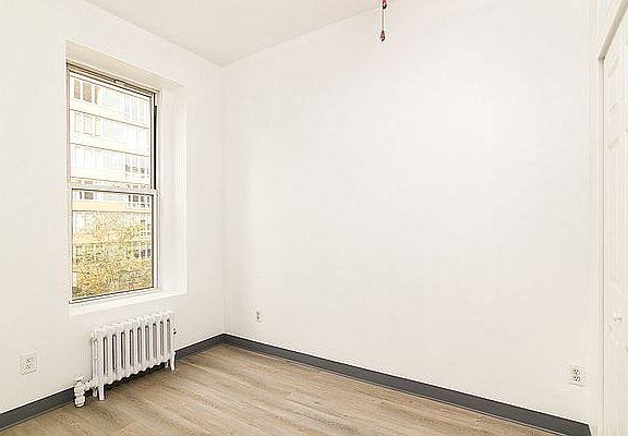 4th image of 990 2nd Ave #3F