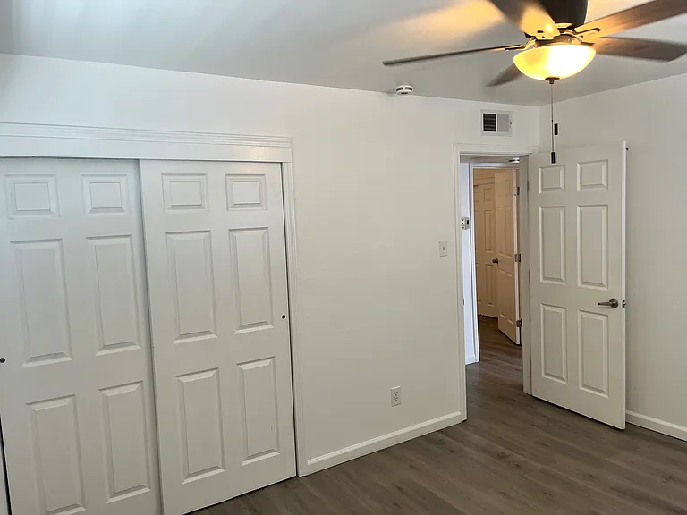904 Laguayra Dr NE — Photo 16