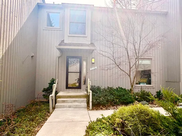 2176 Overlook Ct, Ann Arbor, MI 48103