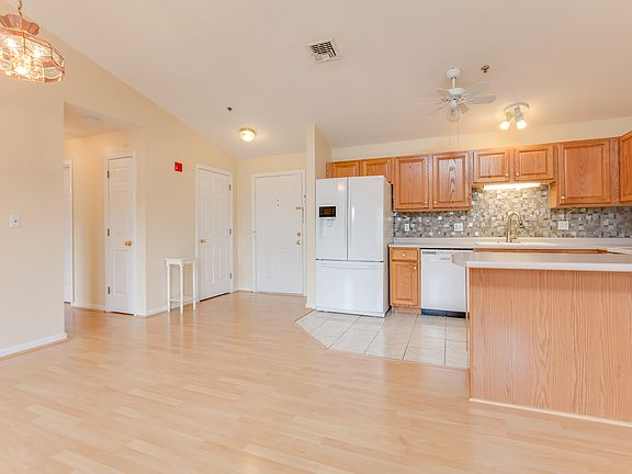 4th image of 18 Eagle Dr