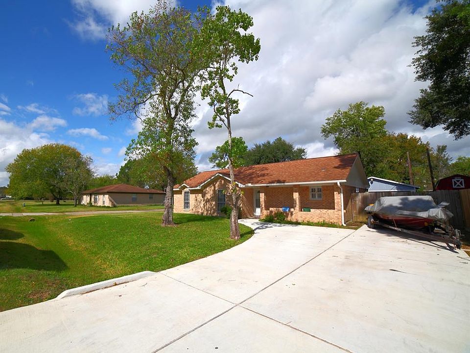 1st image of 3211 Glastonbury Dr