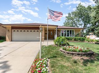 15200 Pine Dr, Oak Forest, IL 60452