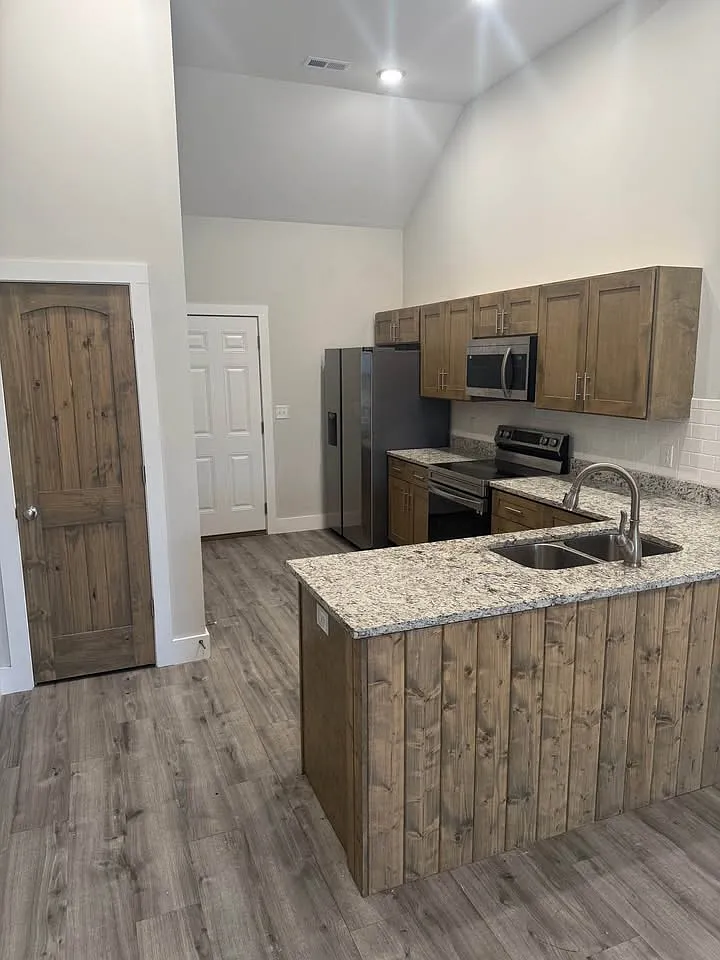 2 bed, 950 sqft, $1,500 — Photo 1